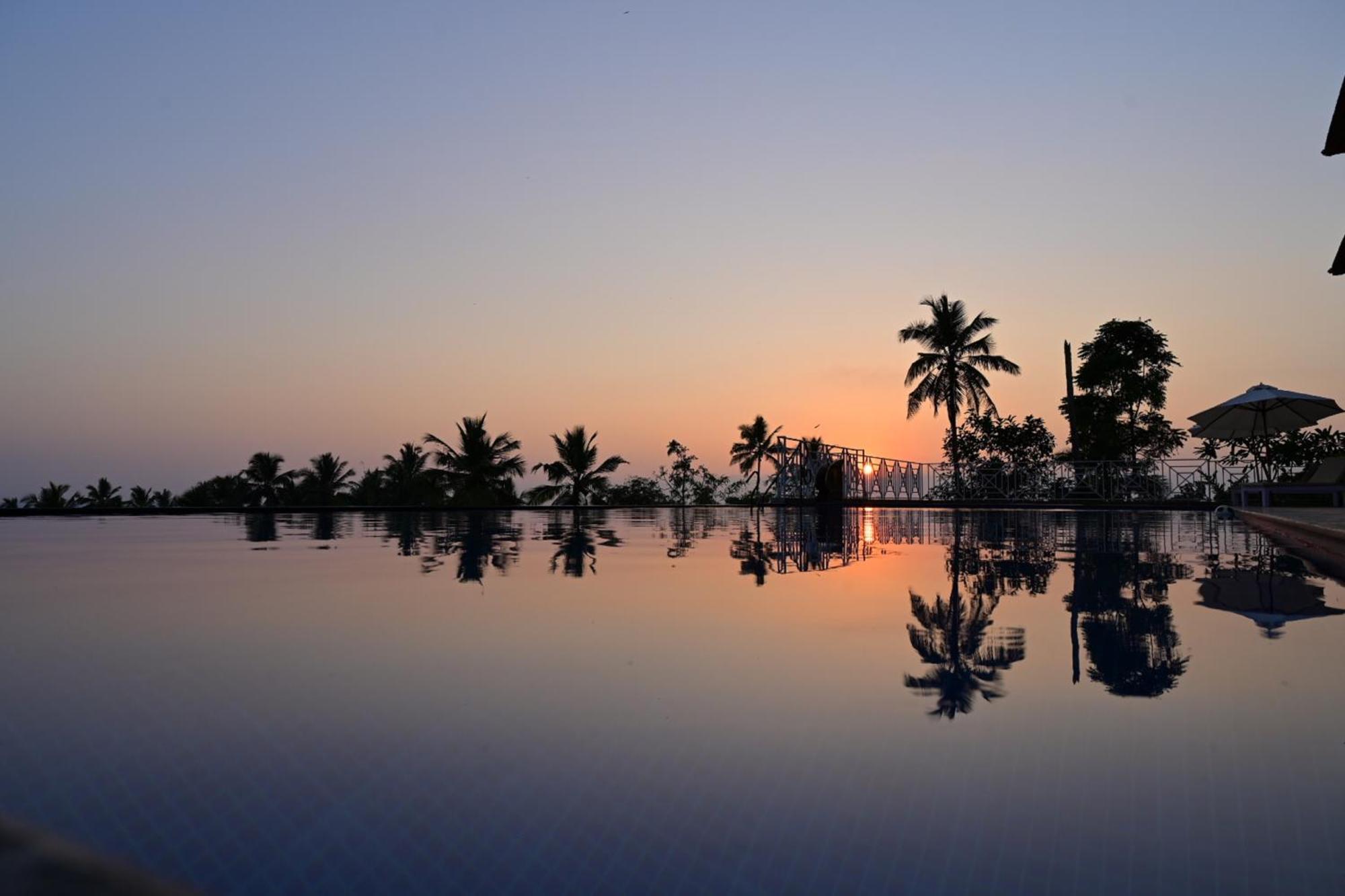 Aadisaktthi Leisure Resort, Kovalam トリバンドラム エクステリア 写真